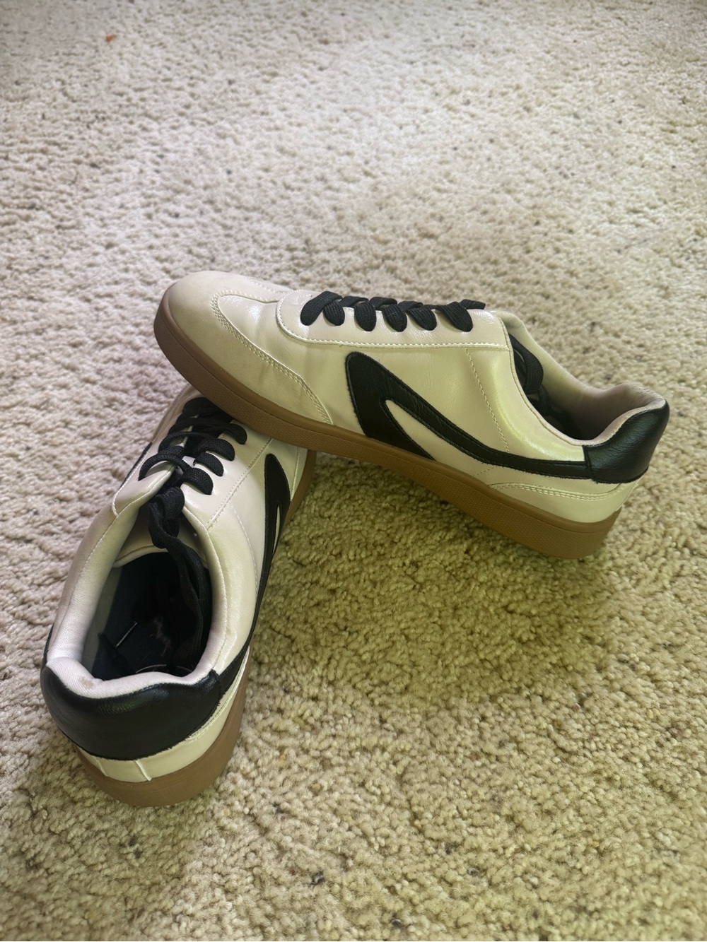 Dr. Scholl's Sneakers in Cream and Black